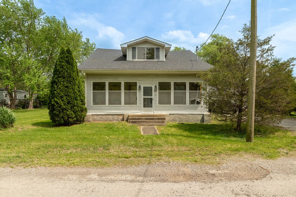 202 S Ervin Street, Pittsburg, IL 62974