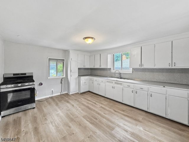 733 Schuyler Ave, Lyndhurst Twp., NJ 07071
