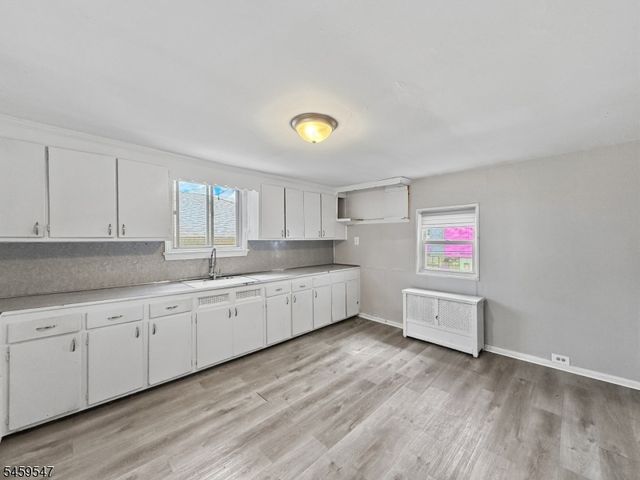 733 Schuyler Ave, Lyndhurst Twp., NJ 07071