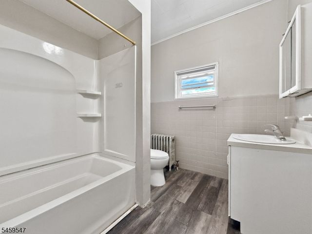 733 Schuyler Ave, Lyndhurst Twp., NJ 07071