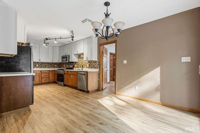1904 Hunters Ridge Drive, Huntington, IN 46750
