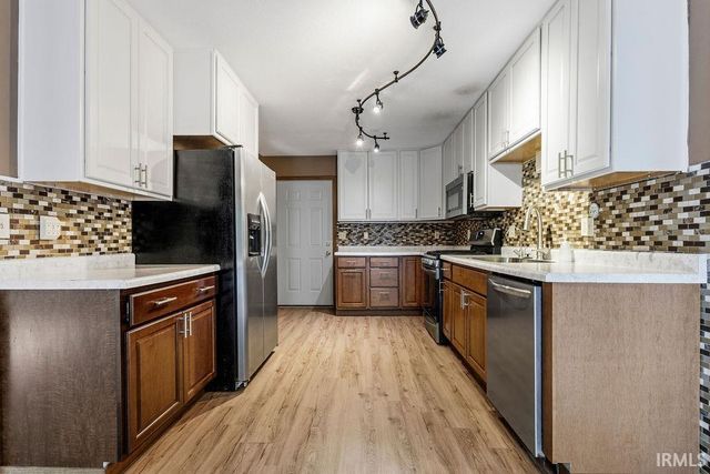 1904 Hunters Ridge Drive, Huntington, IN 46750