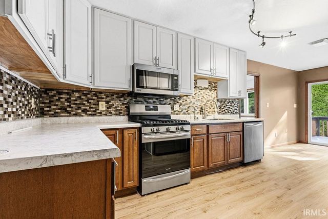 1904 Hunters Ridge Drive, Huntington, IN 46750