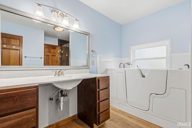 1904 Hunters Ridge Drive, Huntington, IN 46750