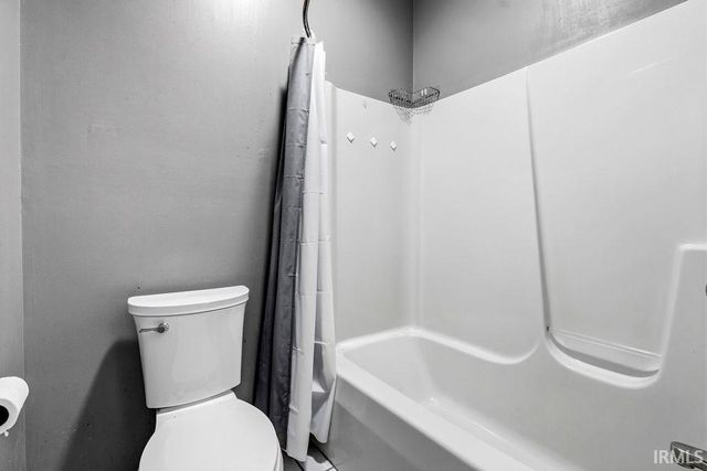 1904 Hunters Ridge Drive, Huntington, IN 46750