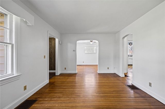 283 Stone Rd Road, Greece, NY 14616