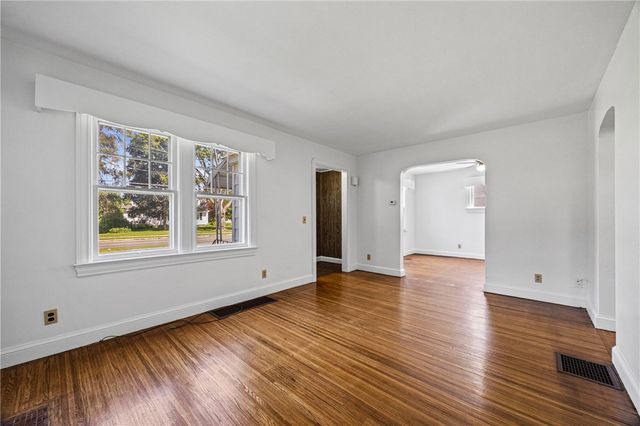 283 Stone Rd Road, Greece, NY 14616