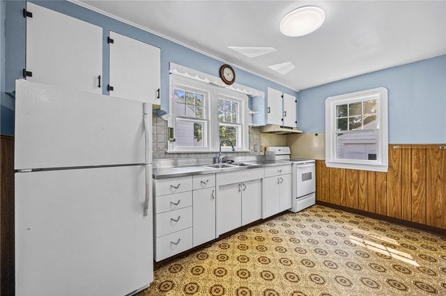 283 Stone Rd Road, Greece, NY 14616