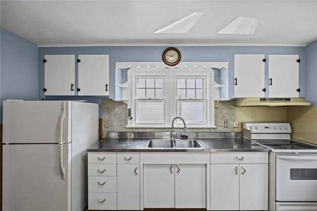 283 Stone Rd Road, Greece, NY 14616