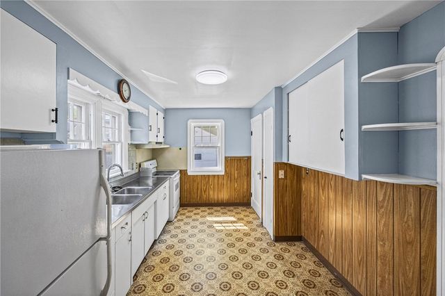 283 Stone Rd Road, Greece, NY 14616