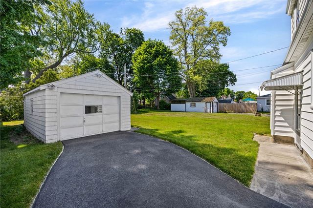 283 Stone Rd Road, Greece, NY 14616