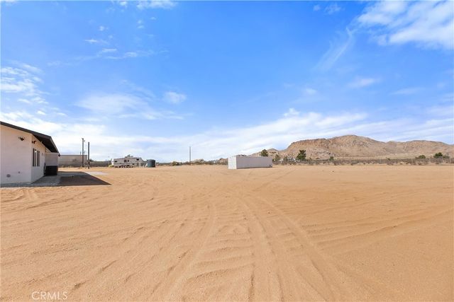 11725 Lagartijo Drive, Apple Valley, CA 92308