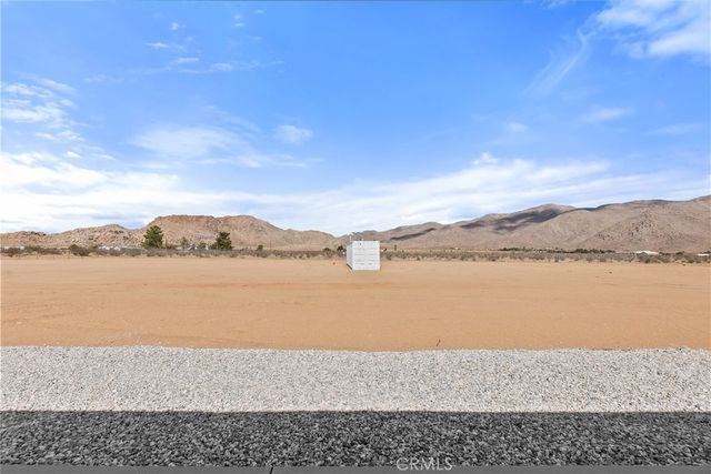 11725 Lagartijo Drive, Apple Valley, CA 92308