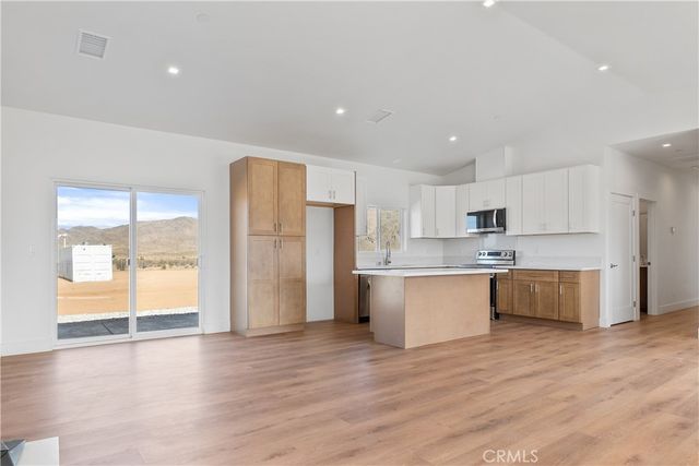 11725 Lagartijo Drive, Apple Valley, CA 92308