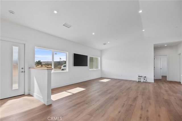 11725 Lagartijo Drive, Apple Valley, CA 92308