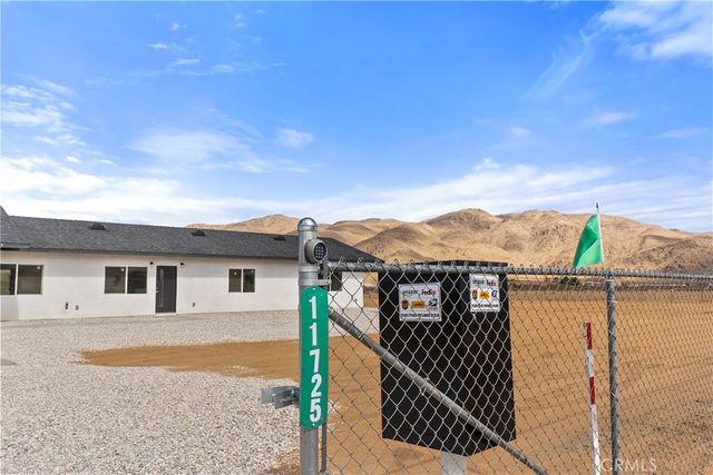 11725 Lagartijo Drive, Apple Valley, CA 92308
