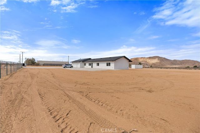 11725 Lagartijo Drive, Apple Valley, CA 92308