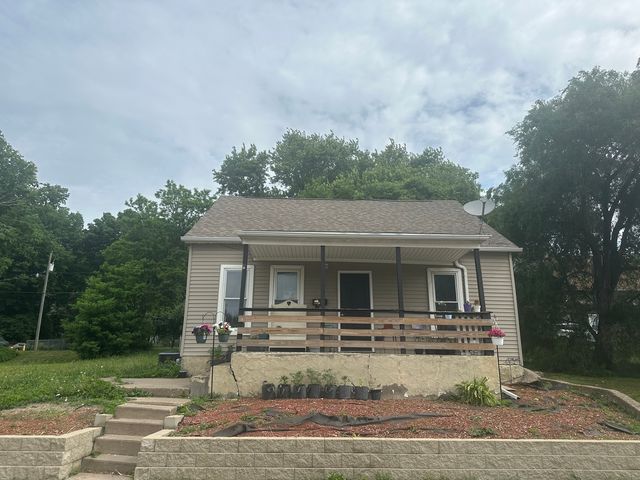 710 5th Street W, Davenport, IA 52802