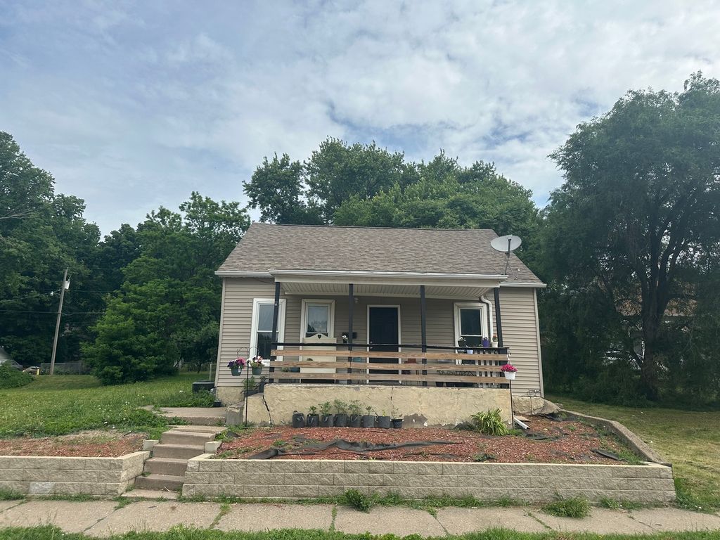 710 5th Street W, Davenport, IA 52802