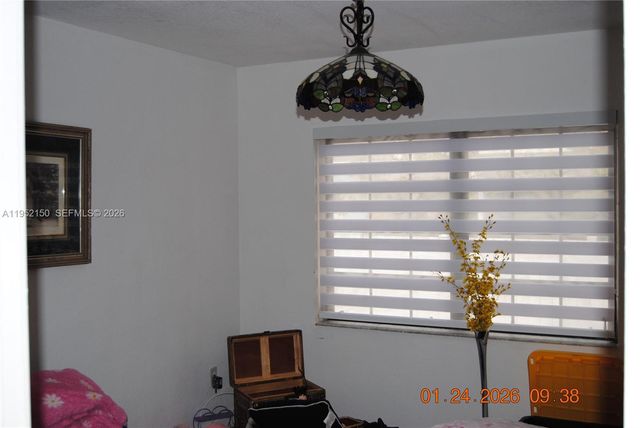 6320 NW 40th St, Virginia Gardens, FL 33166