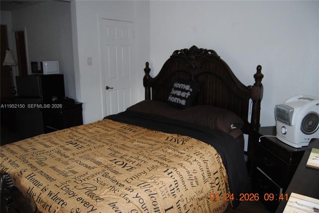 6320 NW 40th St, Virginia Gardens, FL 33166