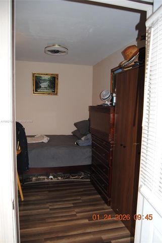 6320 NW 40th St, Virginia Gardens, FL 33166