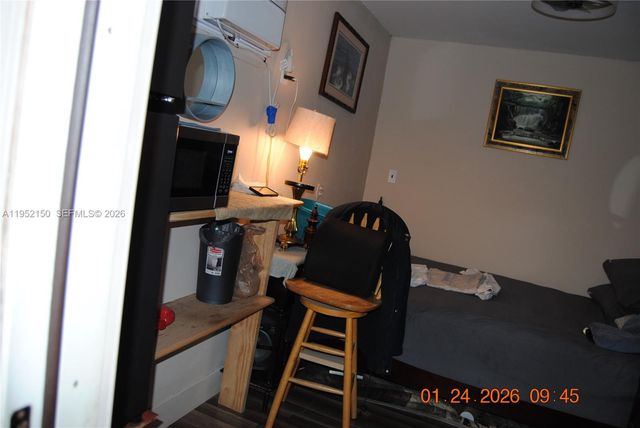 6320 NW 40th St, Virginia Gardens, FL 33166