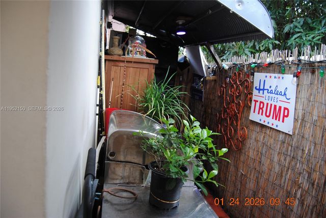 6320 NW 40th St, Virginia Gardens, FL 33166