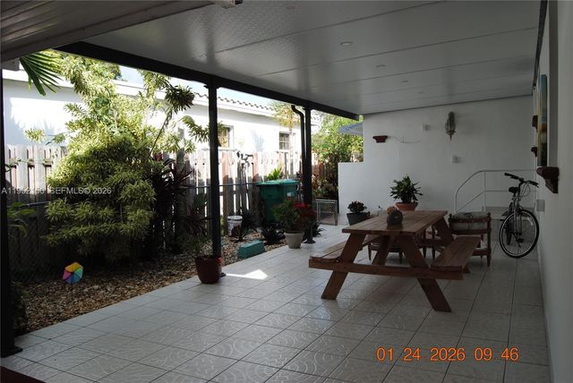 6320 NW 40th St, Virginia Gardens, FL 33166