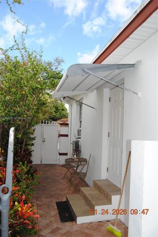 6320 NW 40th St, Virginia Gardens, FL 33166