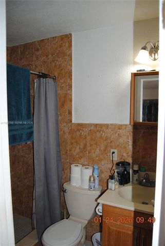 6320 NW 40th St, Virginia Gardens, FL 33166