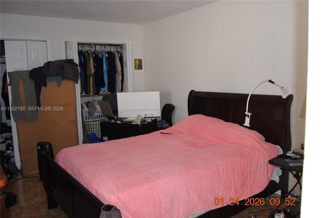 6320 NW 40th St, Virginia Gardens, FL 33166