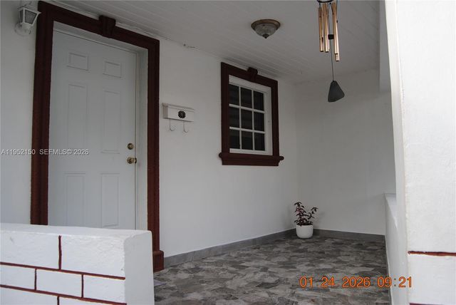 6320 NW 40th St, Virginia Gardens, FL 33166