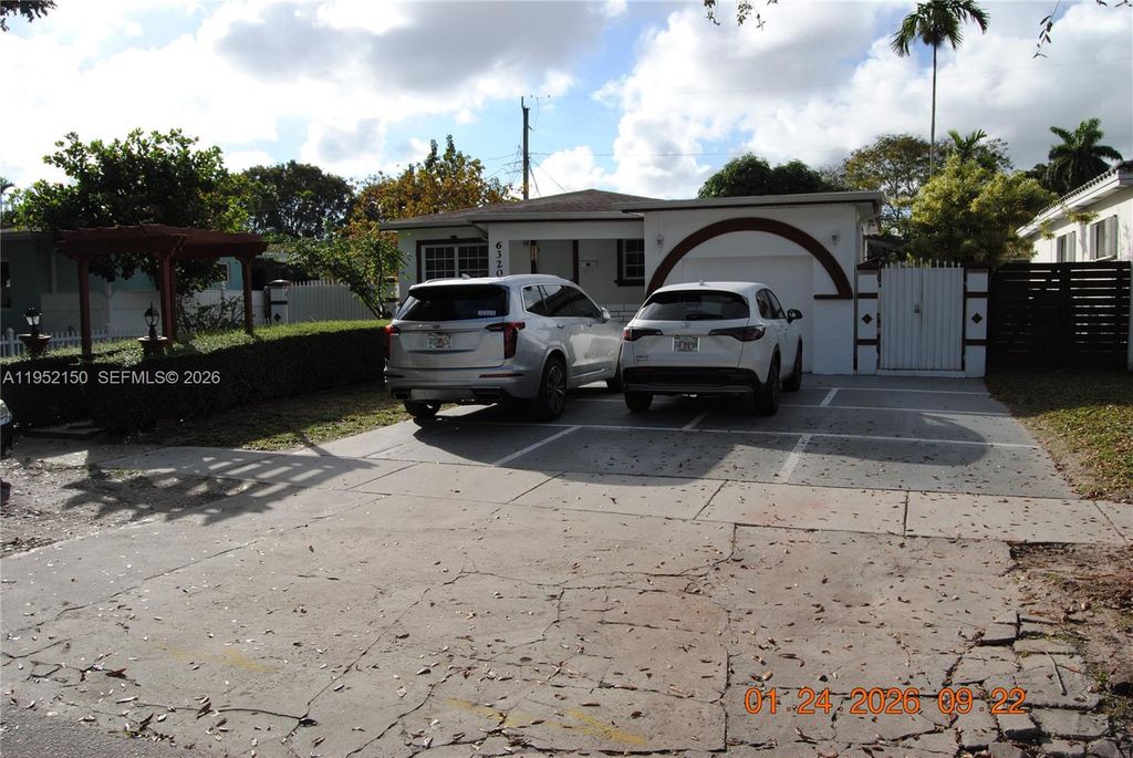 6320 NW 40th St, Virginia Gardens, FL 33166