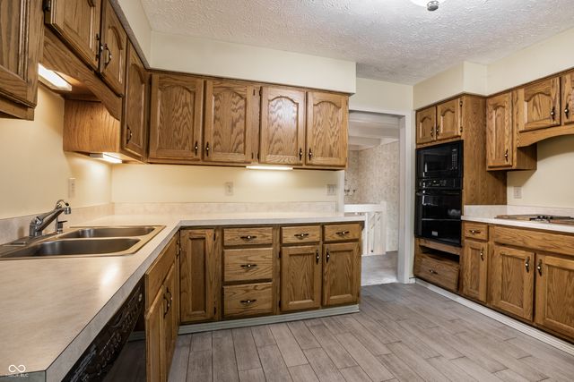 4014 S Creekside Drive, New Palestine, IN 46163