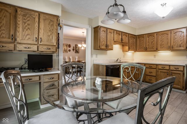 4014 S Creekside Drive, New Palestine, IN 46163
