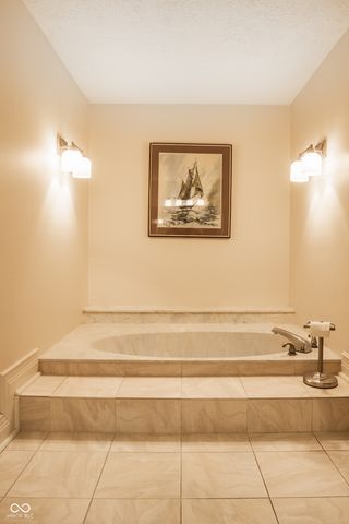 4014 S Creekside Drive, New Palestine, IN 46163