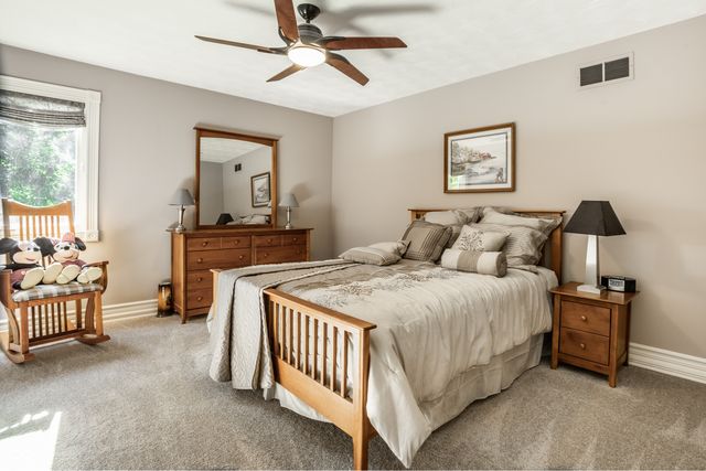 4014 S Creekside Drive, New Palestine, IN 46163