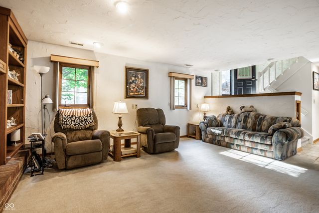4014 S Creekside Drive, New Palestine, IN 46163