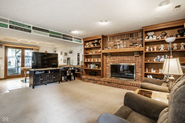 4014 S Creekside Drive, New Palestine, IN 46163