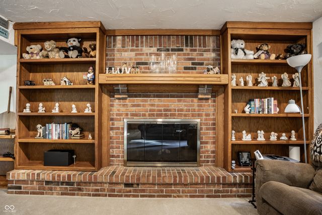 4014 S Creekside Drive, New Palestine, IN 46163