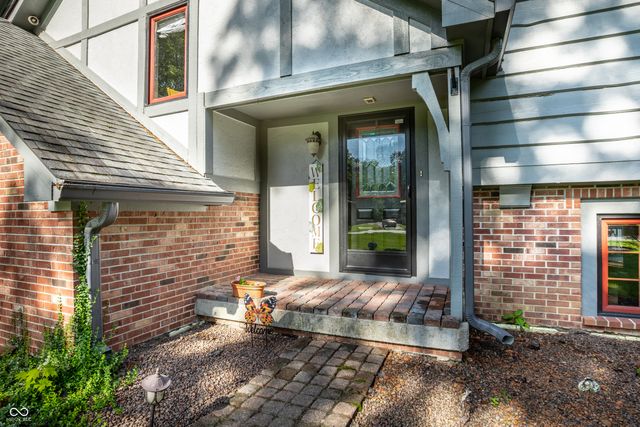 4014 S Creekside Drive, New Palestine, IN 46163