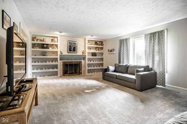 4014 S Creekside Drive, New Palestine, IN 46163