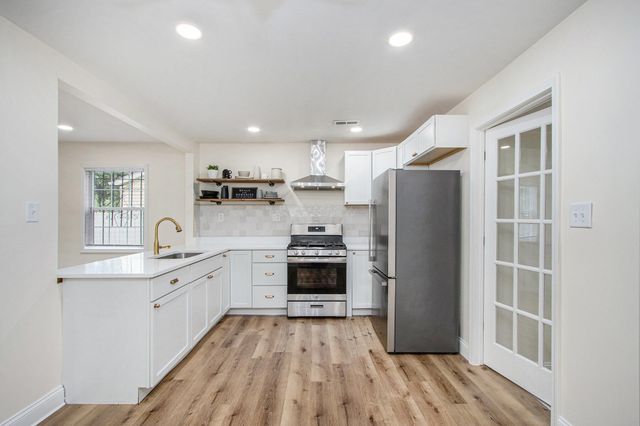 1121 Dekalb Street, Gary, IN 46403