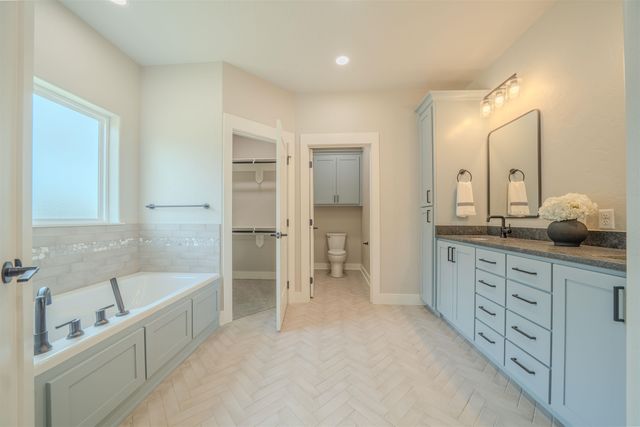 2941 E Carrie Ln, Longview, TX 75605