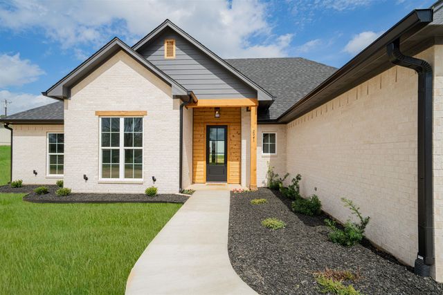 2941 E Carrie Ln, Longview, TX 75605