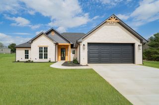 2941 E Carrie Ln, Longview, TX 75605