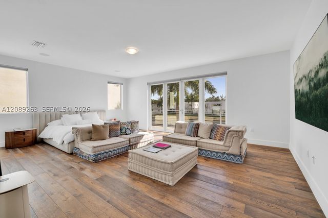 10250 NW 75th Ter, Doral, FL 33178