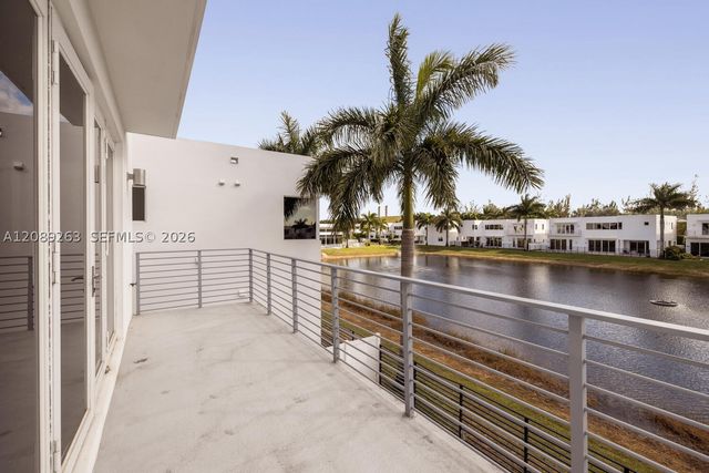10250 NW 75th Ter, Doral, FL 33178