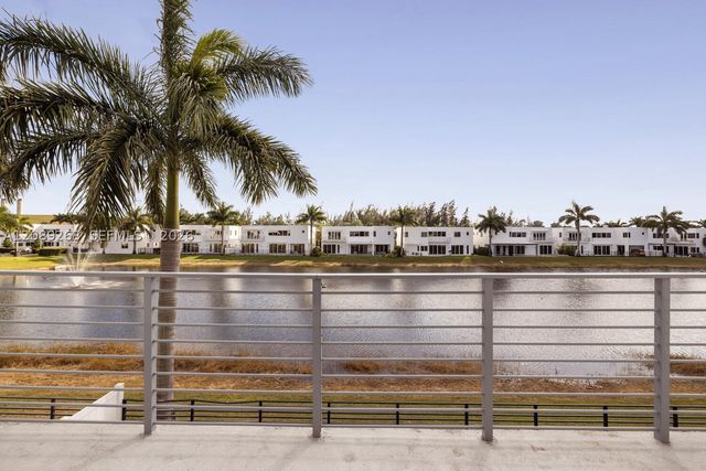 10250 NW 75th Ter, Doral, FL 33178